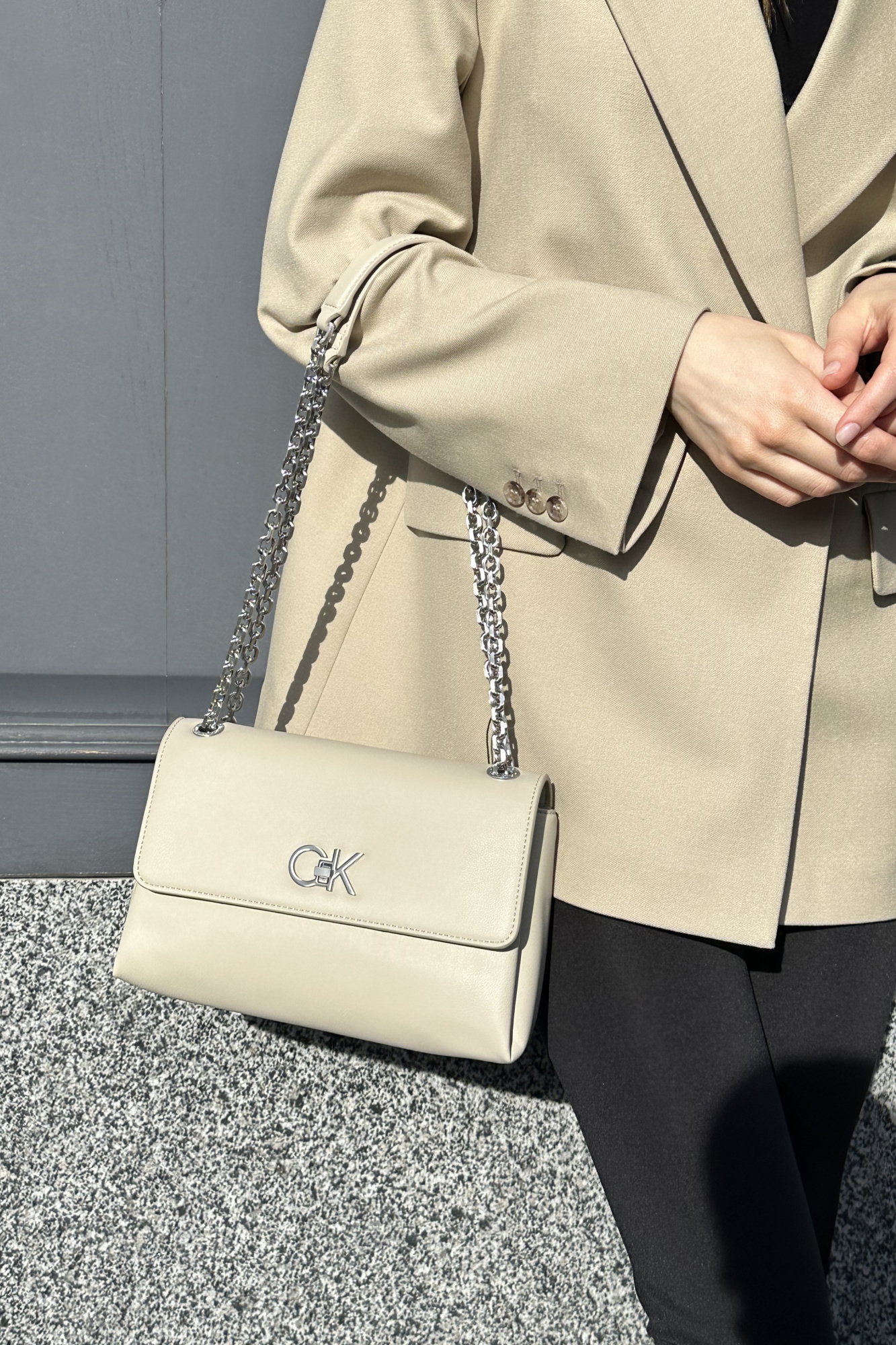 Calvin Klein | кожаная сумка RE-LOCK EW CONV CROSSBODY Stoney Beige K60K610749 || Calvin Klein | шкіряна сумка RE-LOCK EW CONV CROSSBODY Stoney Beige K60K610749